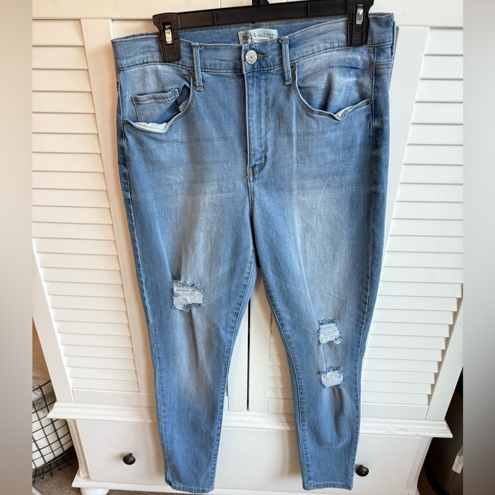 Mudd Women's Light Blue Distressed High Rise Jeggings